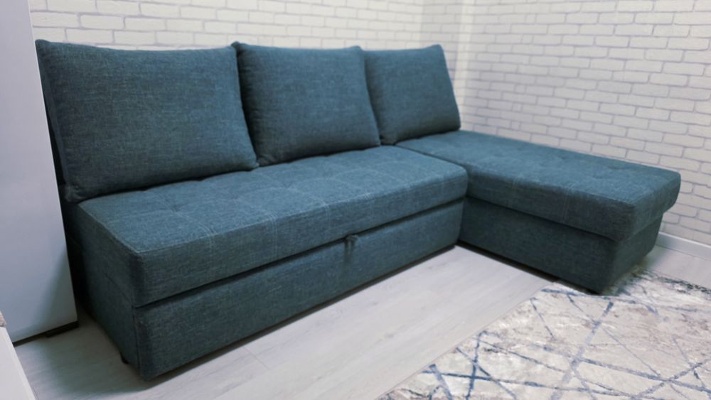 Продам срочно диван.