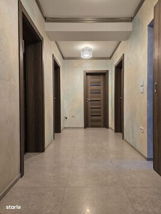 Vand apartament 3 camere cu gradina mare