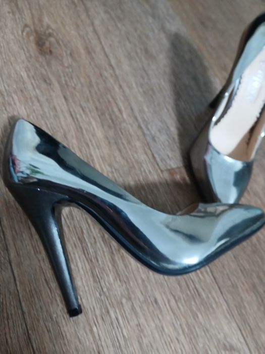 Продам туфли новые размер 36