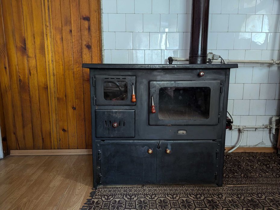 Печка на твърдо гориво с водна риза