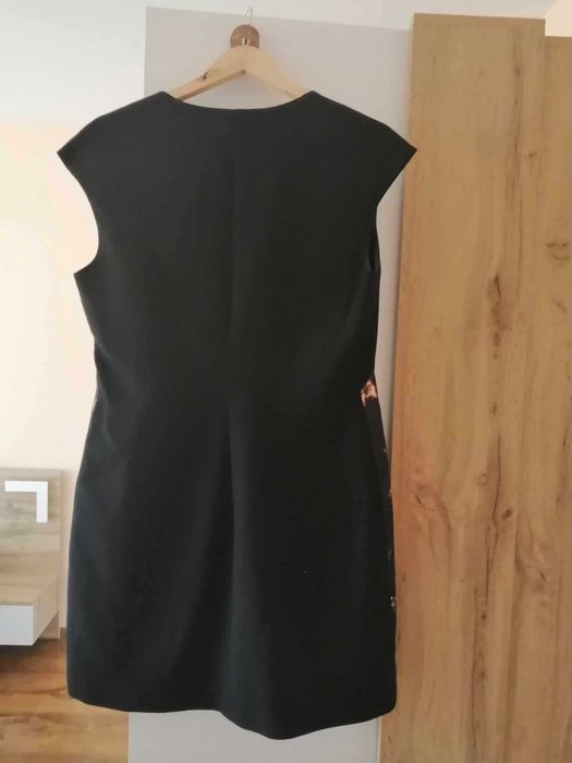 официална рокля размер M-L Ted Baker