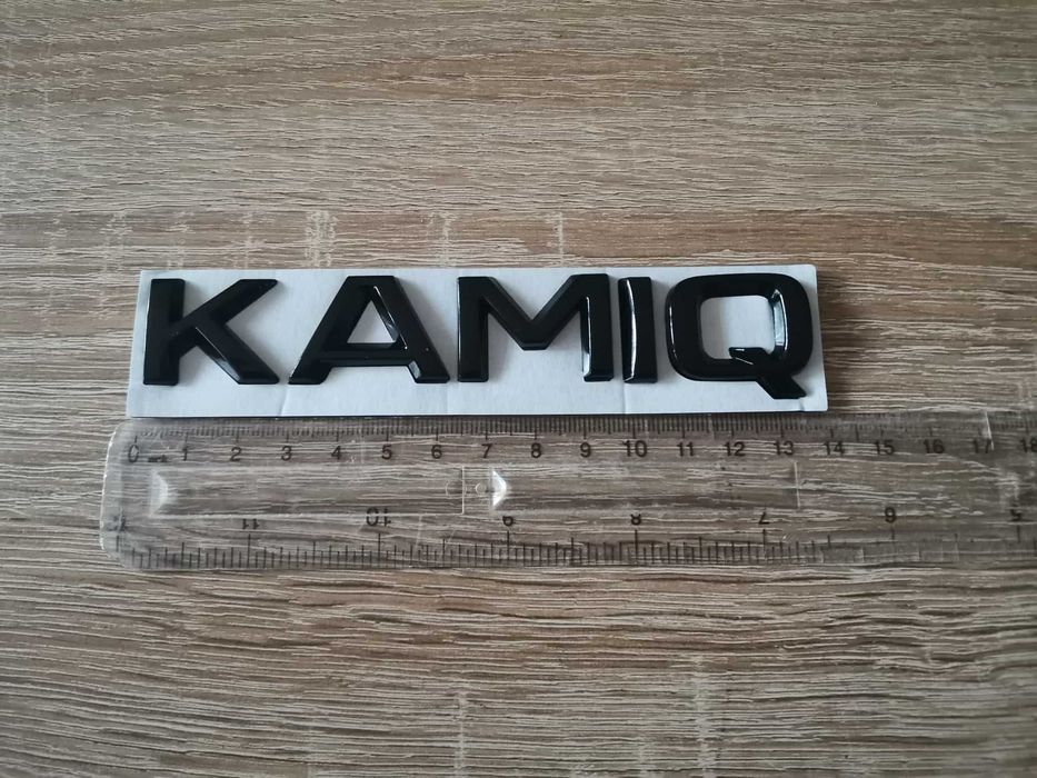 черен надпис Skoda Kamiq