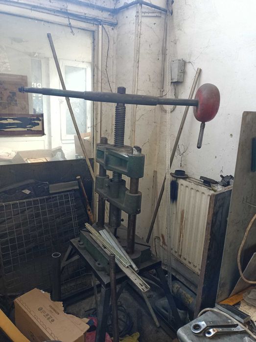 Преса винтова голяма,малка.