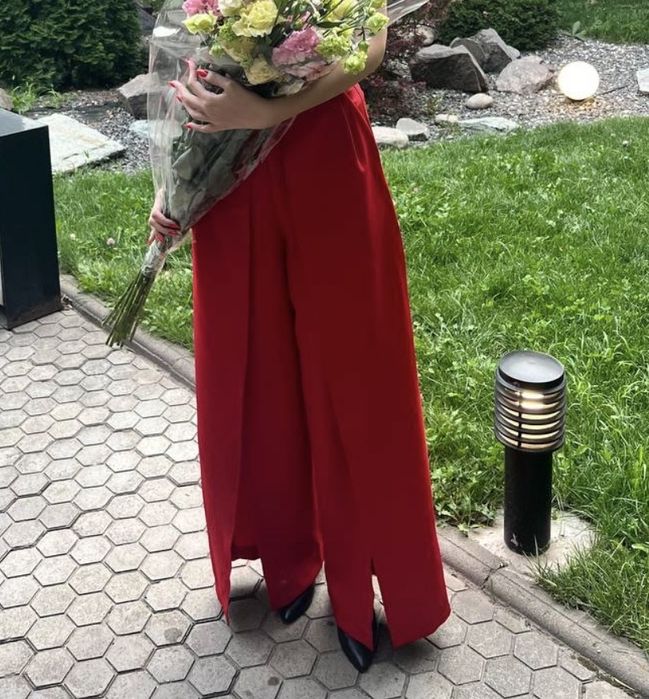 Продам красные брюки