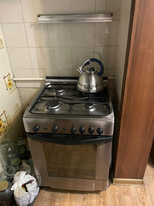 Газовый плита с вытяжкой