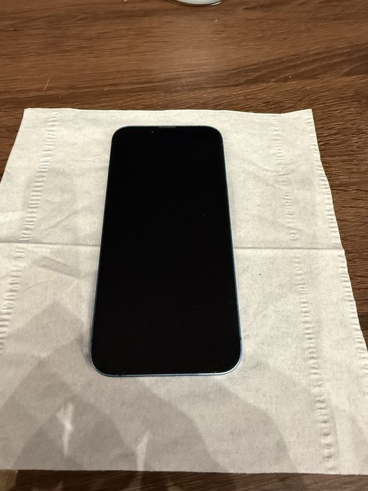 продавам iphone 13 blue