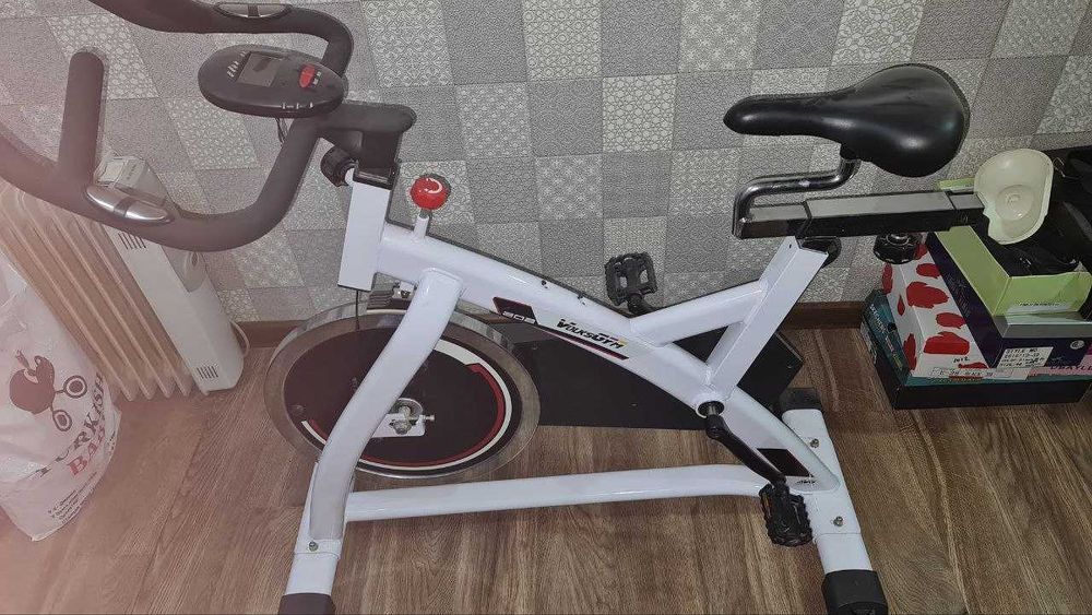 Высококачественный тренажёрный велосипед. Состояние хорошая.