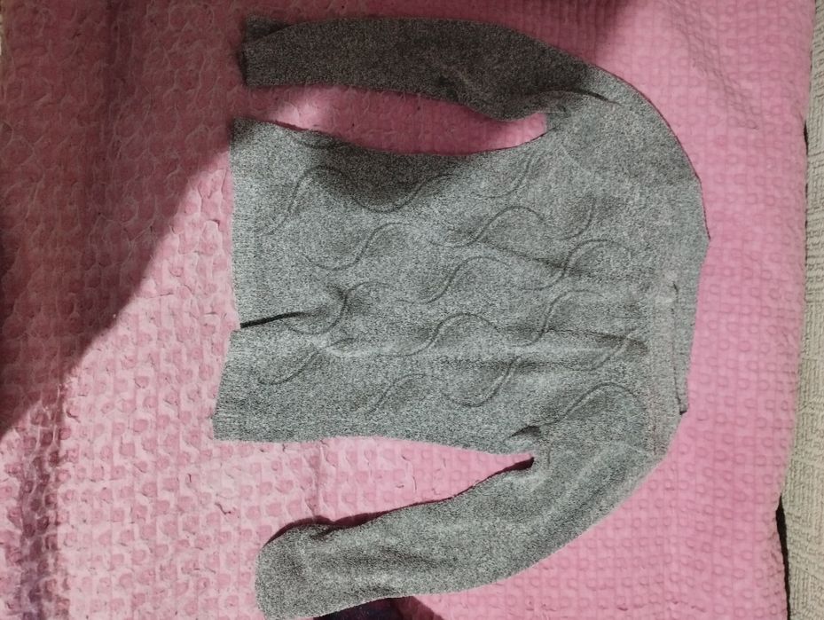 Женские кофточки (новые). Каждая по 40 тысяч.