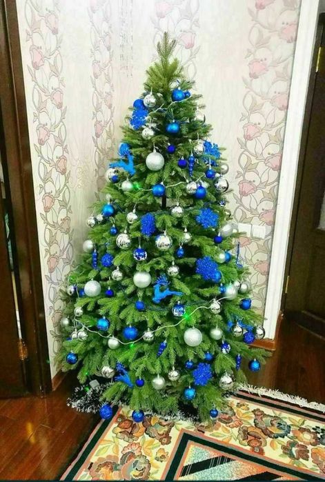 Великолепная ёлка с невероятно обонятельным силуэтом!