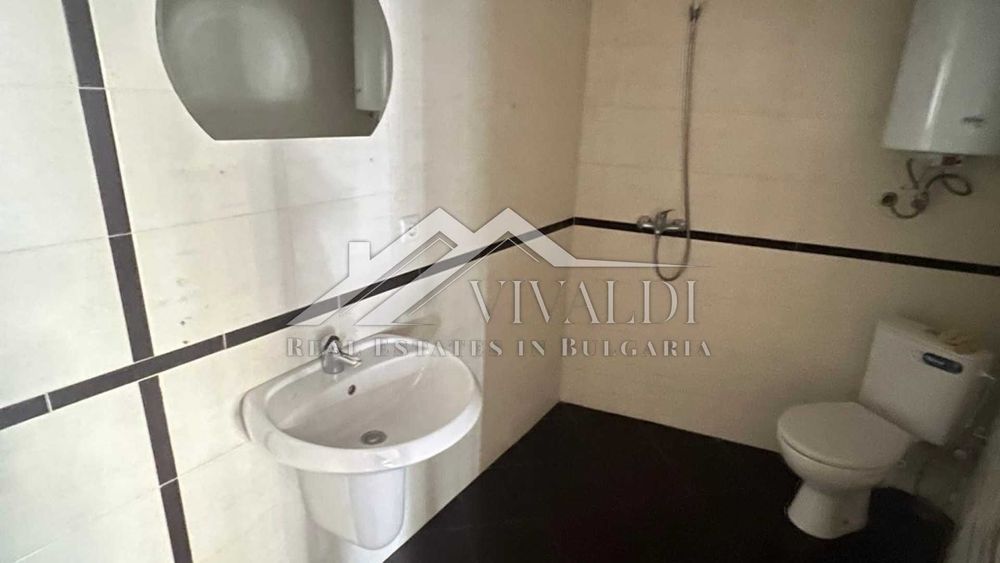 Продава се Четиристаен апартамент в Варна, Център - 180 кв.м за 1970 €/кв.м - Снимка #13