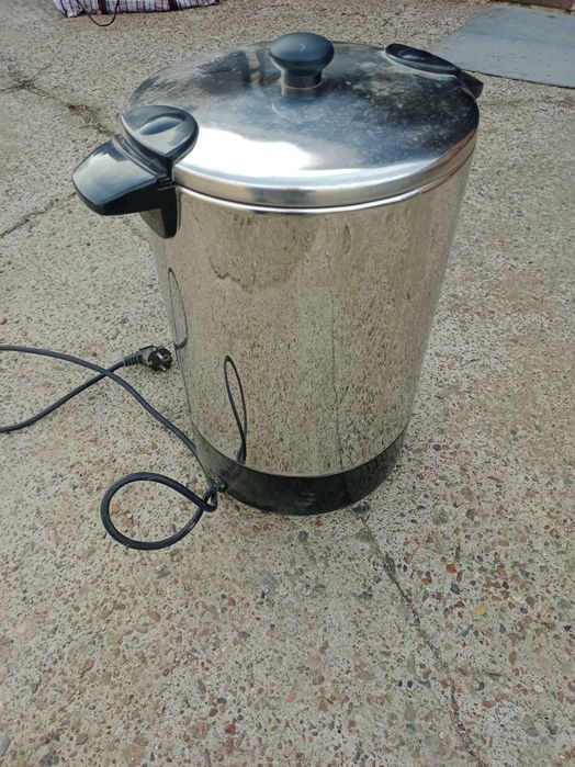 Продам термопот на 30л адрес 6 мкр