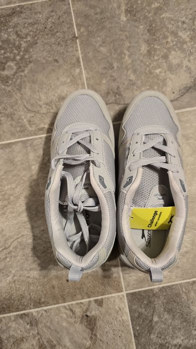 ЧИСТО НОВИ Дамски Обувки Slazenger - 37 номер