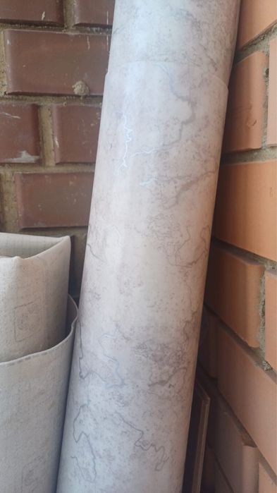 Линолиум на 80 квадратов есть