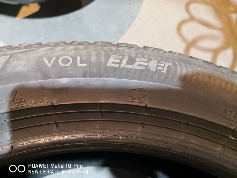 255 45 19 цола гуми като нови Pirelli dot 22