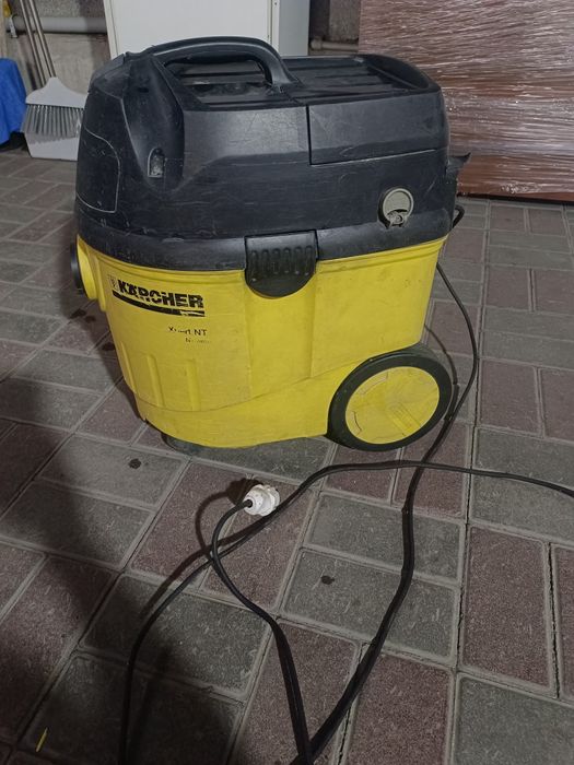 Продам срочно моющий пылесос