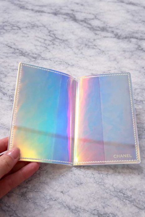 холограмна подвързия за паспорт на шанел chanel нова калъф шарен топ