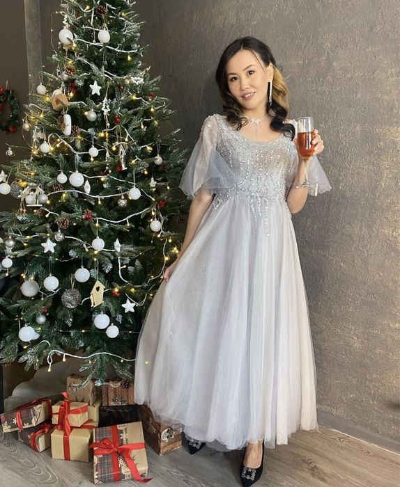 Продаю платья 10.000