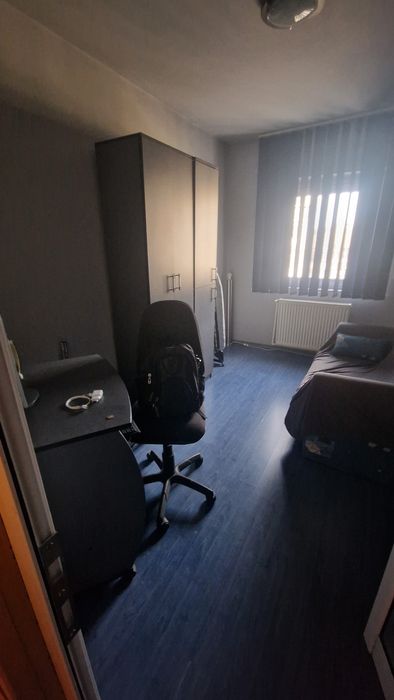 Închiriez apartament 3 camere