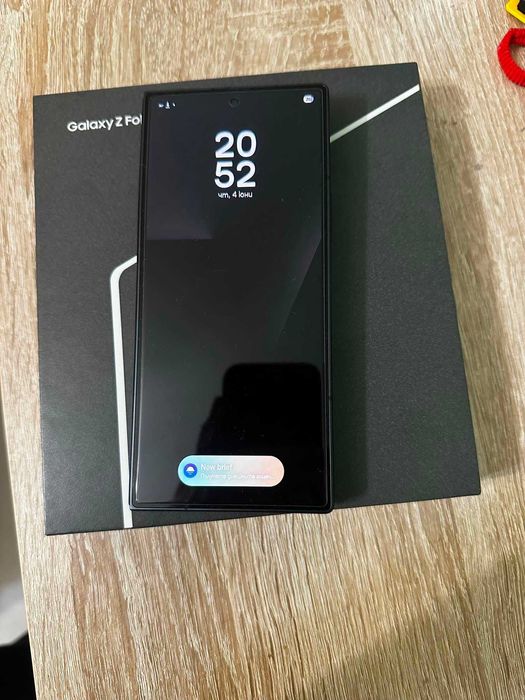 Продавам Samsung Galaxy Z Fold 7