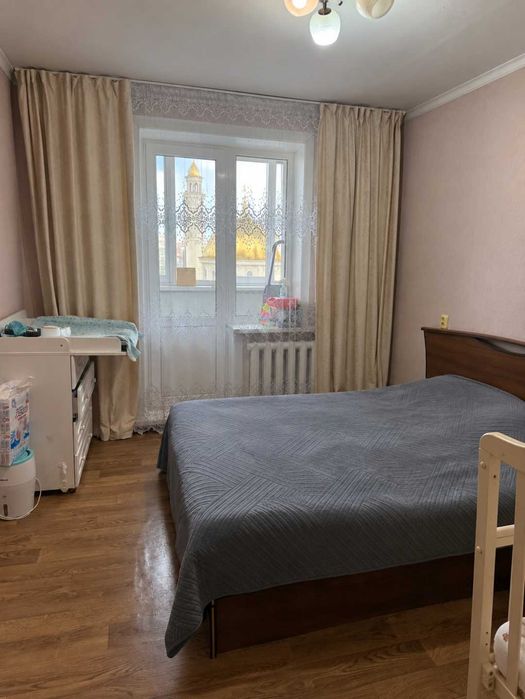 продам трех-комнатную квартиру