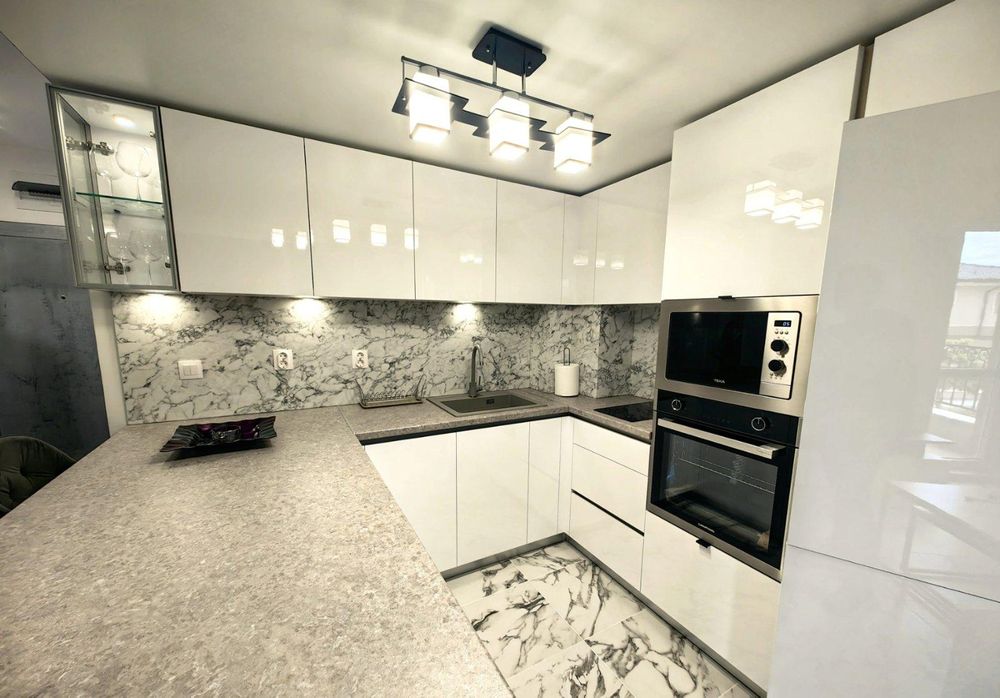 Дава се под наем Двустаен апартамент в Пловдив, Остромила - 65 кв.м за 475 € - Снимка #1