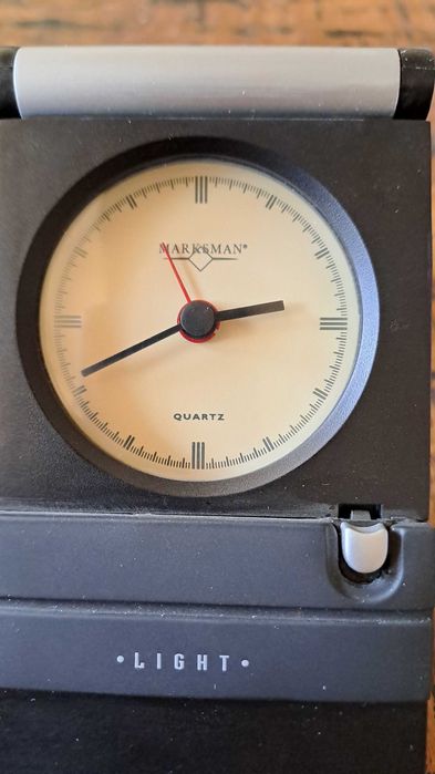 часовник будилник за бюро Марксман, капак и светлина за циферблата