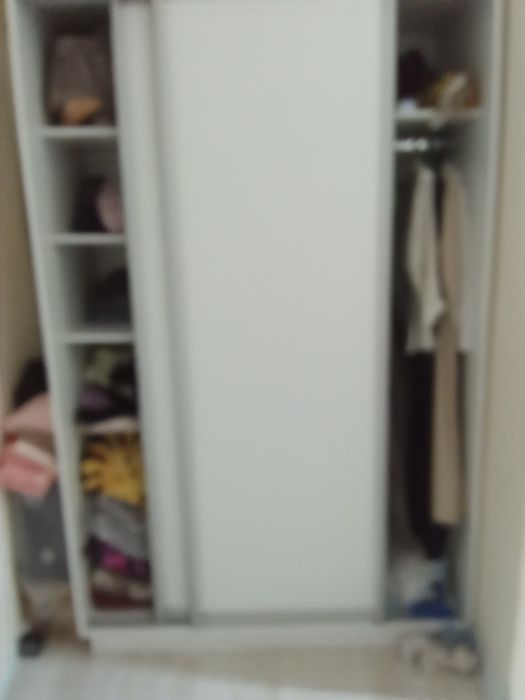 Шкаф сатамын түсі ақ  жақсы күйде