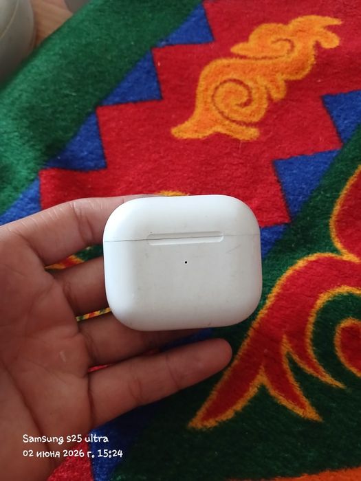 Продам наушник работает идиально