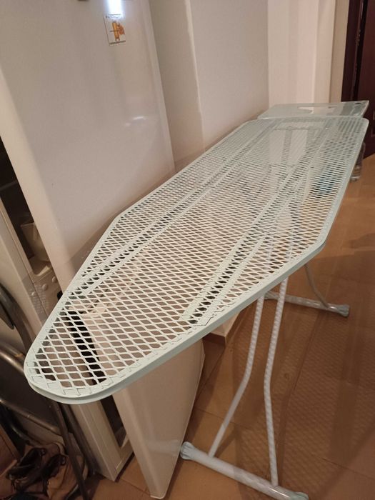 Masa de calcat rufe, mare si solida