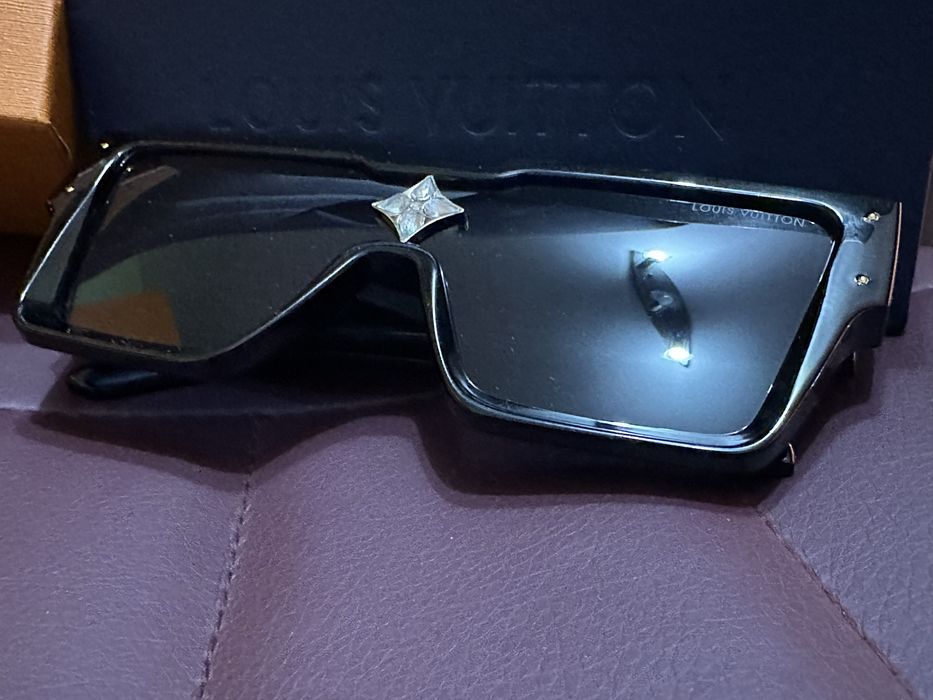 НОВИ слънчеви очила Louis Vuitton Cyclone в пълен комплект