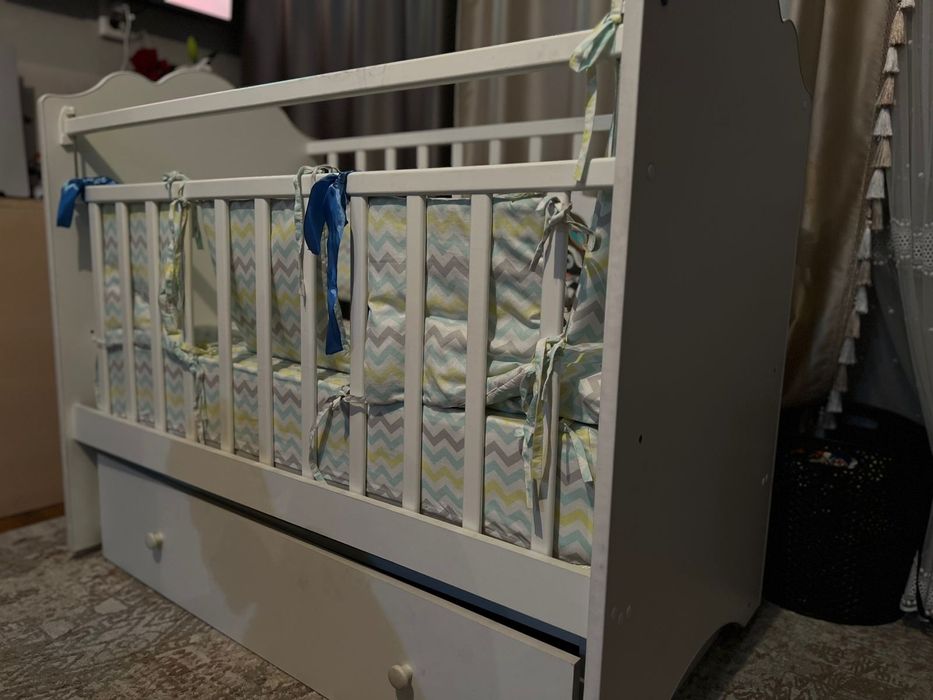 Продам детскую кровать-качалку