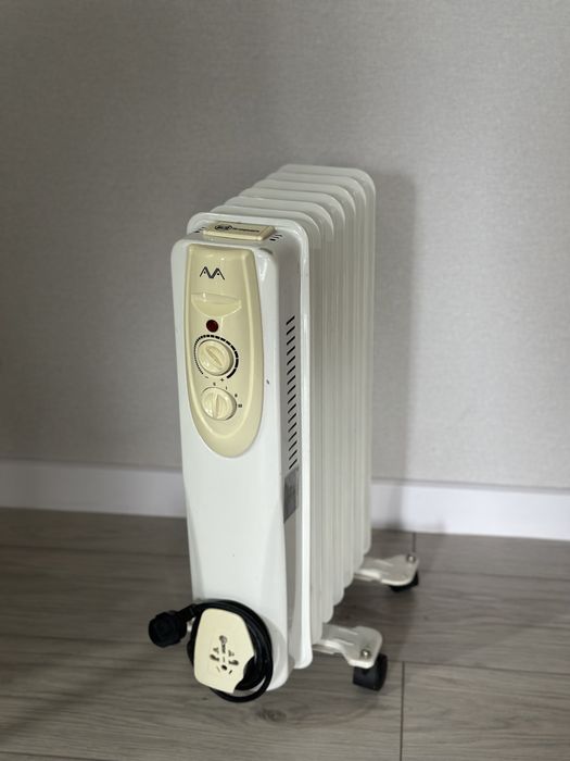 Продам синтезатор, пылесос, батарея