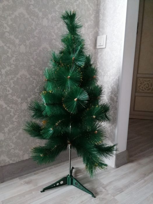 Ёлку и украшения