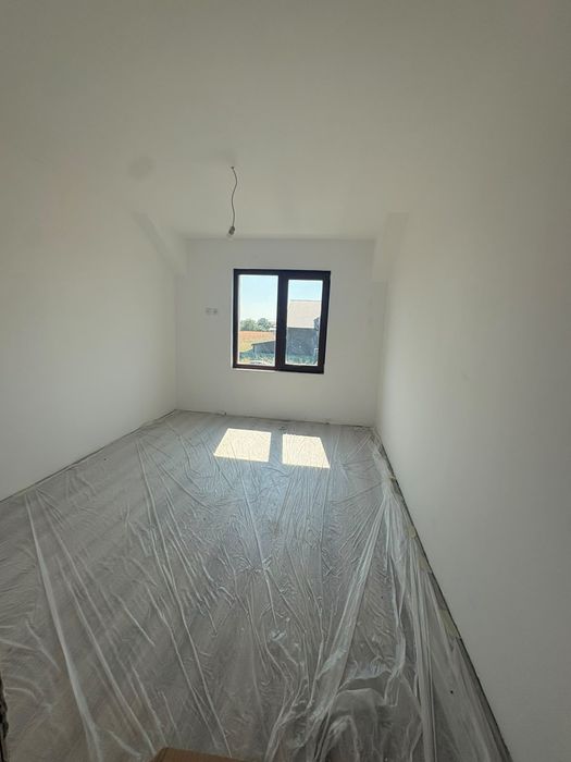 Vând casa tip duplex la cheie sau la stadiul actual