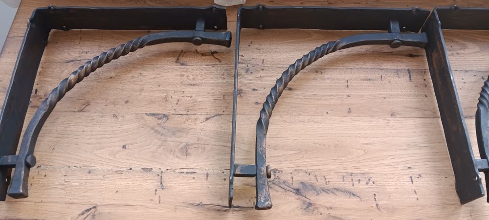 Декоративни конзоли за рафт