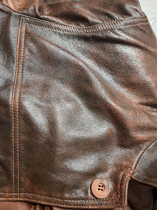 Vand geaca de piele noua