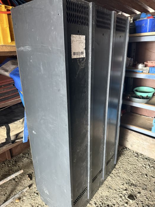 3 dulapuri de vestiar sau diferite lucruri