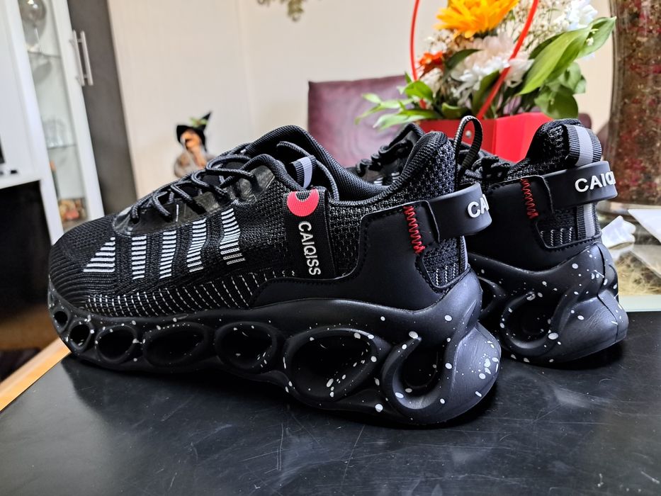 Продавам мъжки маратонки с ярко жълто желен цвят закупени от Германия.