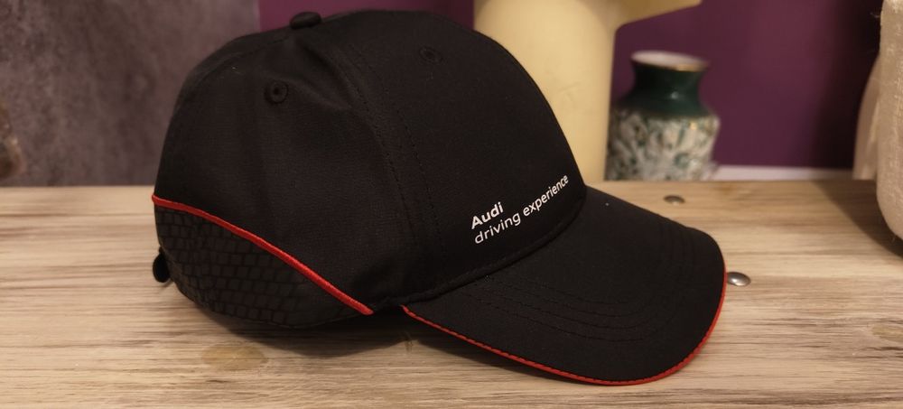 Шапка спортна с козирка Ауди