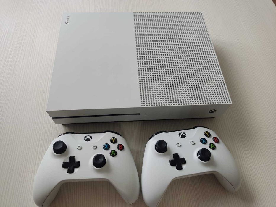 Поодам Xbox one S 1 Tb