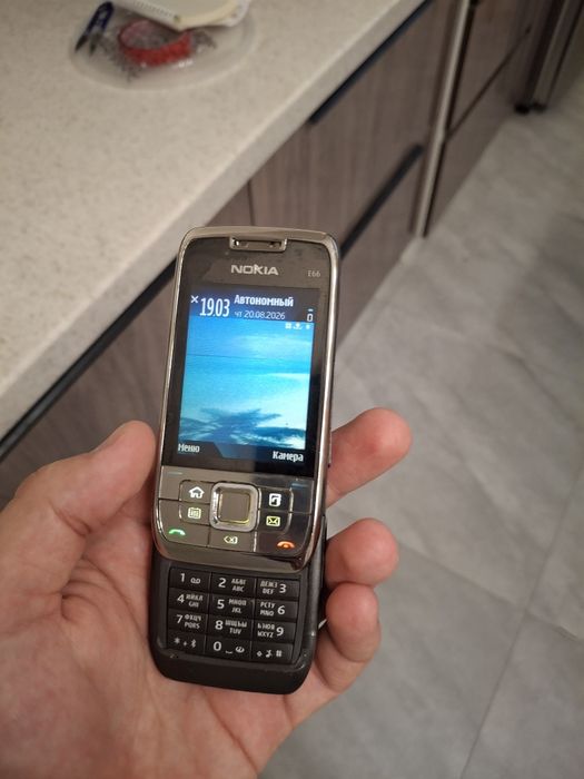 Продаю Nokia e66!
