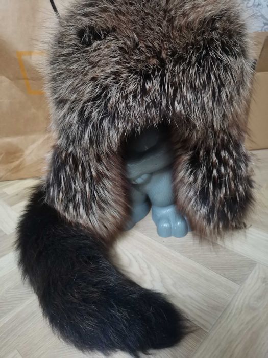 Продам шапку с хвостом б/у