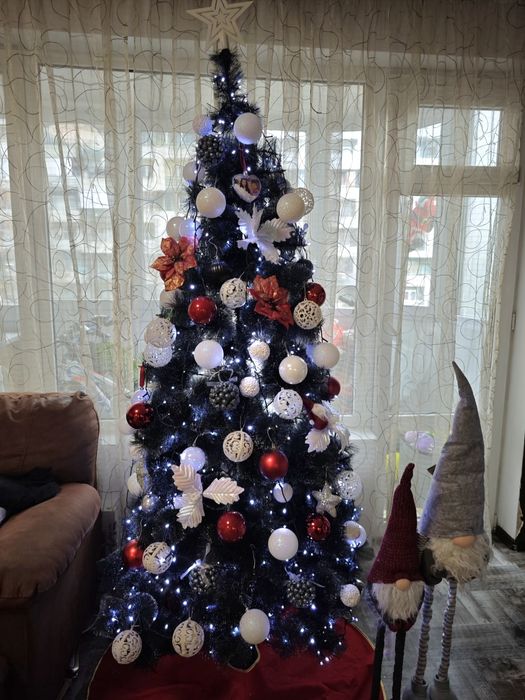 Коледна елха - 2м височина, в комплект с украсата