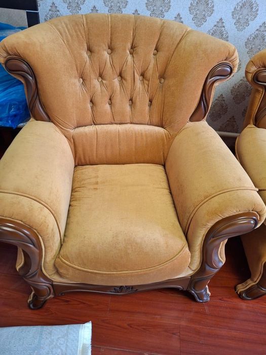 Диван в хорошем состоянии