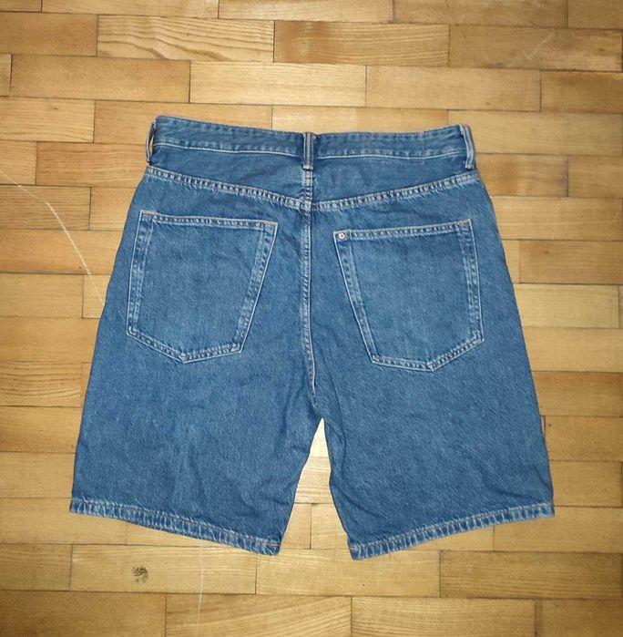 Мъжки дънкови шорти.