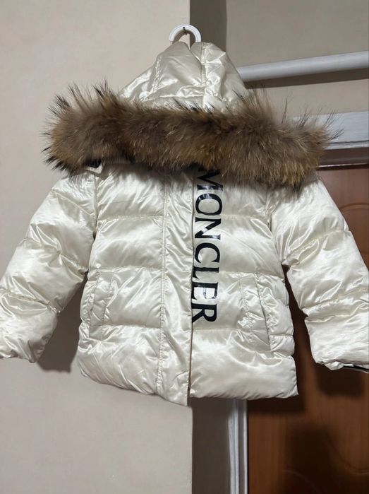 Продам Зимний Комплект Полукомбинезон.