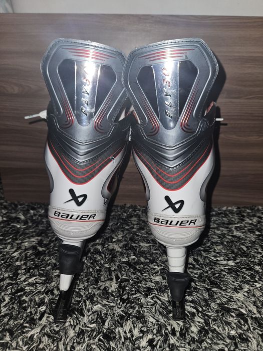 Продам хоккейные коньки