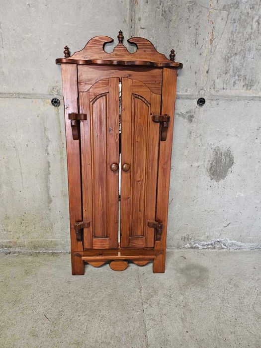 Конзолна витрина за стена в стил Рустик