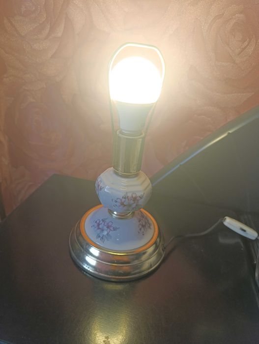 Продам настольную лампу,фарфор,германия,недорого
