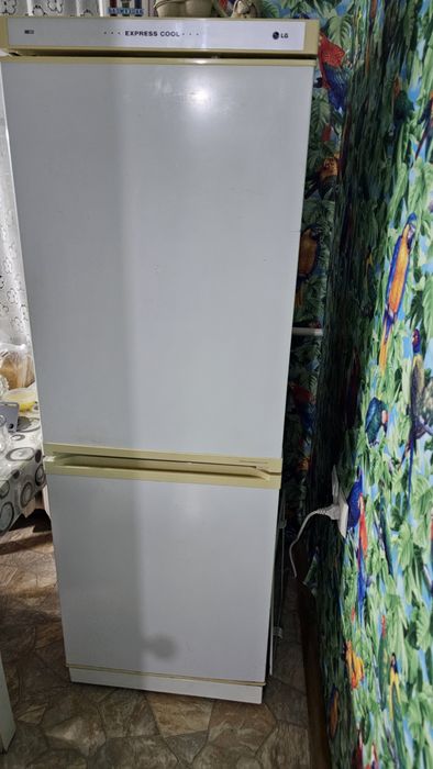 Продам Холодильник  LG